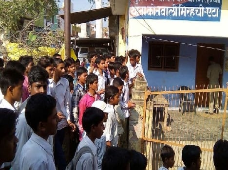 policee thana covered students make noise
